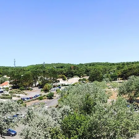 Studette A 100m De La *