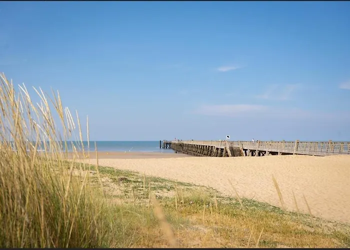 Studette A 100m De La 아파트 생장드몽