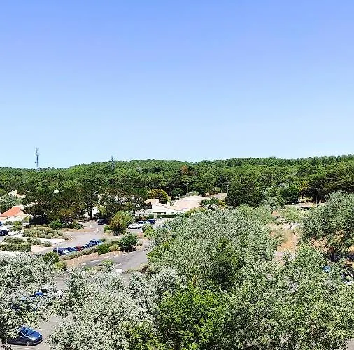 Studette A 100m De La *